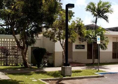 The front entrance of Kailua Public Library